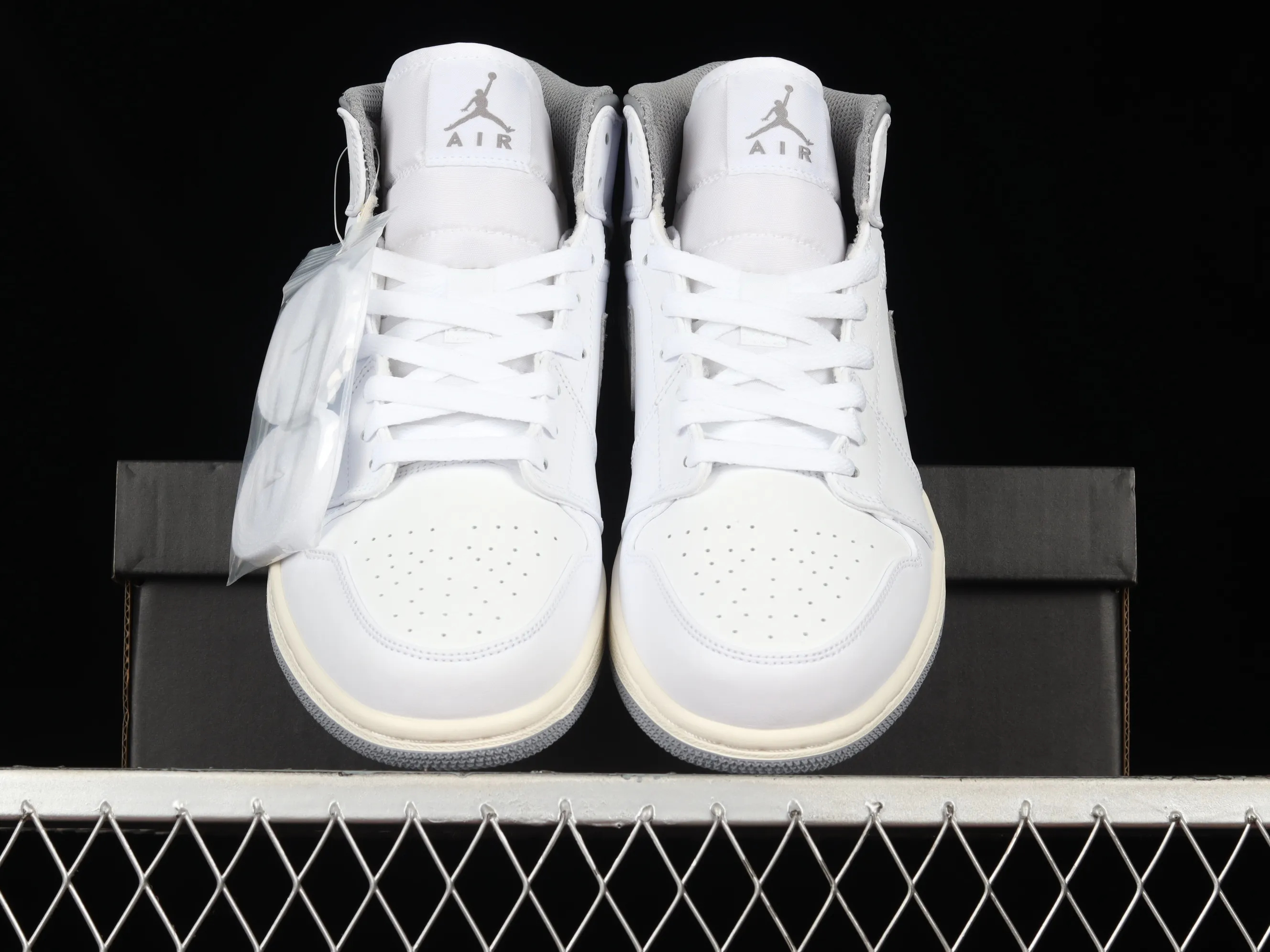 All categories Air Jordan Jordan series basketball shoes Air Jordan 1 Mid Air Jordan 1 Mid "Vintage Grey" AJ1 Joe 1 white gray first year China basketball shoes 554724-135